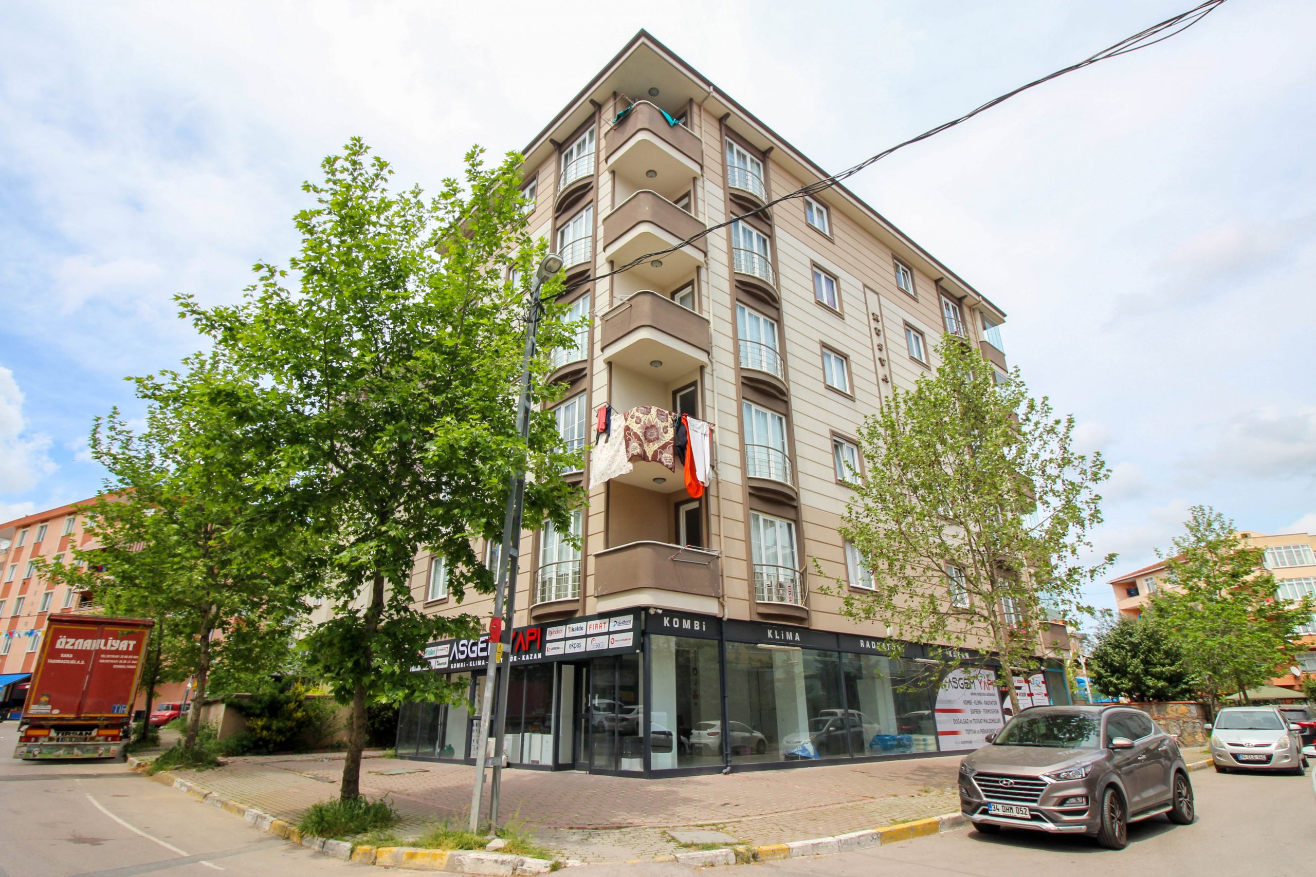 Akgül Apartmanı Kurtköy